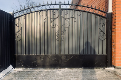 Новости — Изготовление и монтаж ворот с кованными элементами — фото