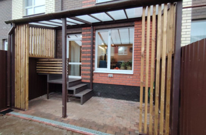 Новости — Входная группа в таунхаус — фото