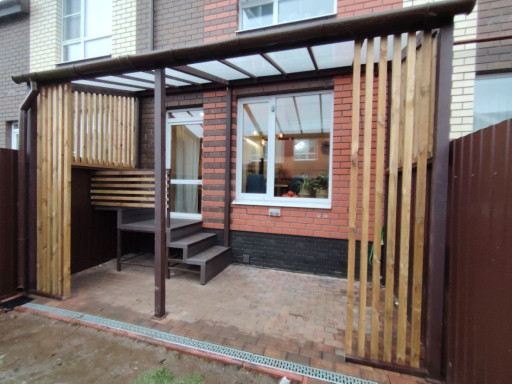 Входная группа в таунхаус — фото