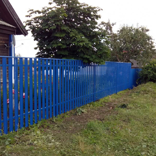 Заборы, Ворота - фото наших работ — забор из металлоштакетника — фото