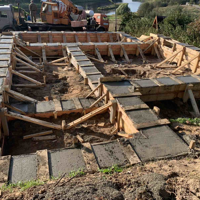 Строительство домов — ленточный фундамент — фото