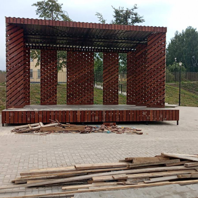 Нестандартные конструкции — сцена уличная — фото